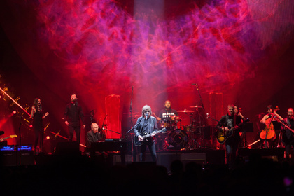 Perfekte Mischung aus Licht und Sound - Jeff Lynne's ELO liefern in der König-Pilsener Arena in Oberhausen eine gigantische Show 